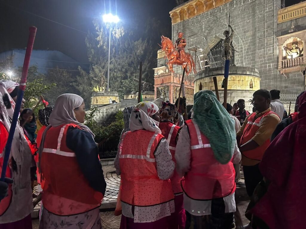 महिला सफाई कर्मचाऱ्यांवर नाईट शिफ्ट लादली; महापालिकेचा निर्णय वादात! PMCM